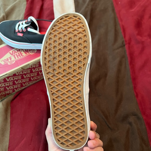 Vans - Picture 3 of 5